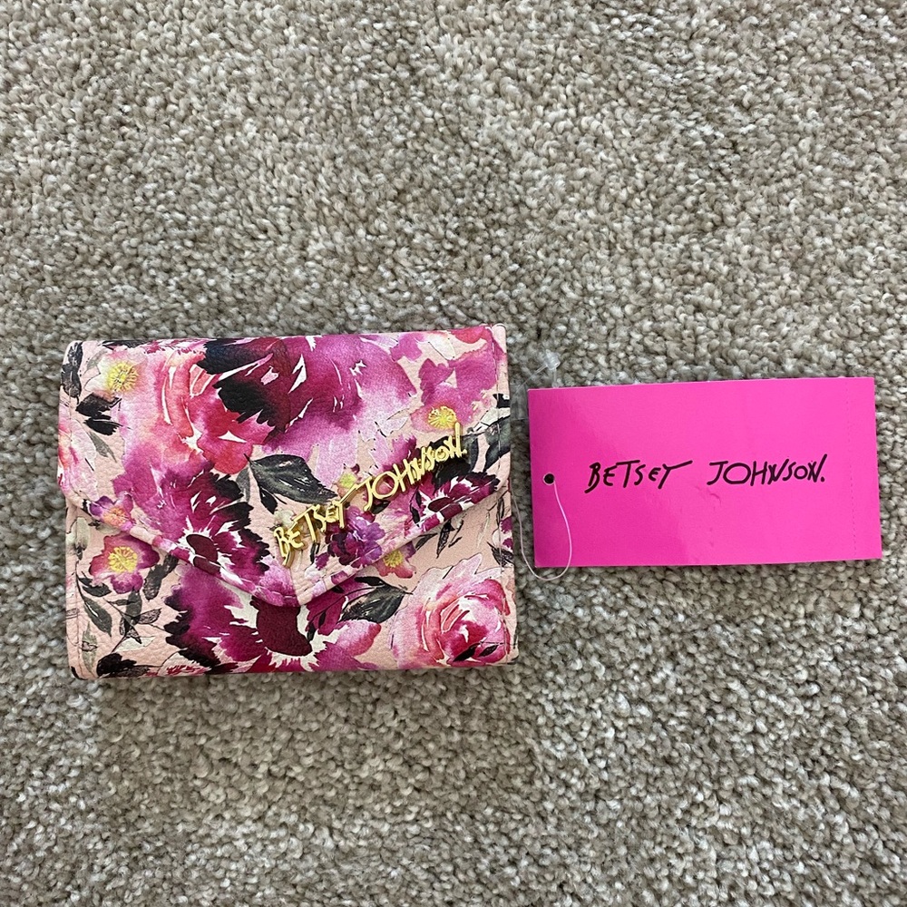 Floral hand wallet by Betsey Johnson, never used before still had tag on it.